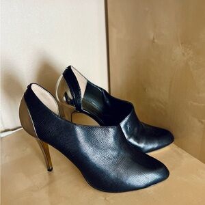 Ted Baker London Black Stilettos with Metallic Heels Gold size 40 (US 9/9.5)